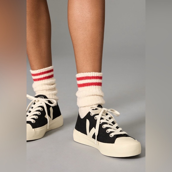 Anthropologie Shoes - Anthropologie Veja Wata II Low-Top Sneakers